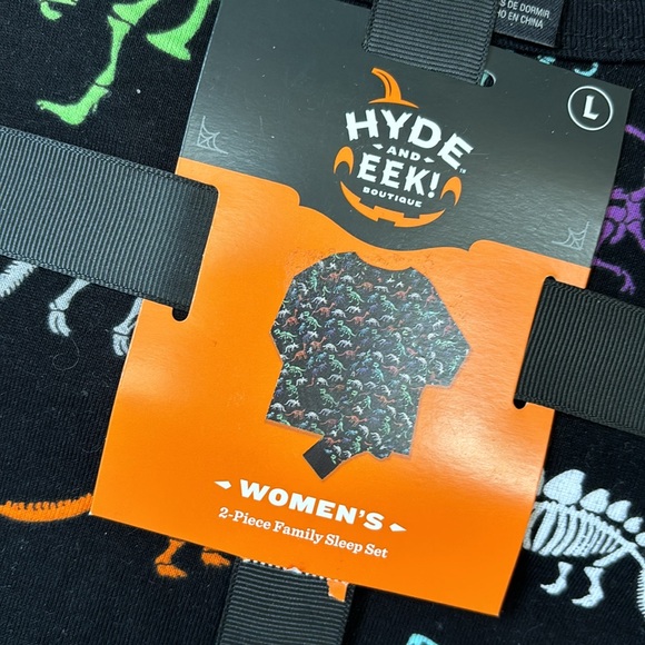 Hyde and Eek Women’s Halloween Dinosaur Skeleton Print Pajama Set - Picture 4 of 13